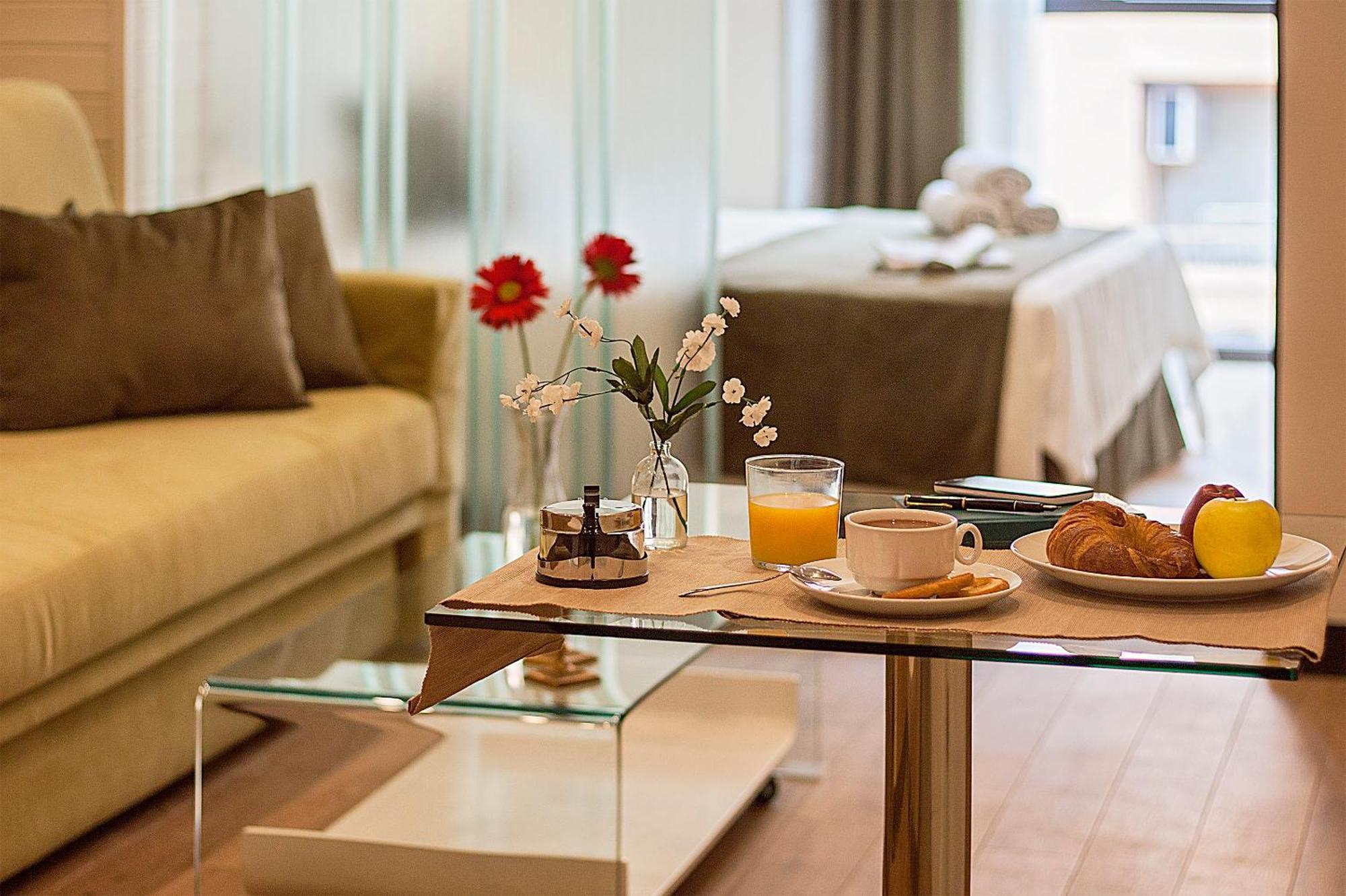Apartamentos Suites Oficentro Deluxe Málaga Habitación foto